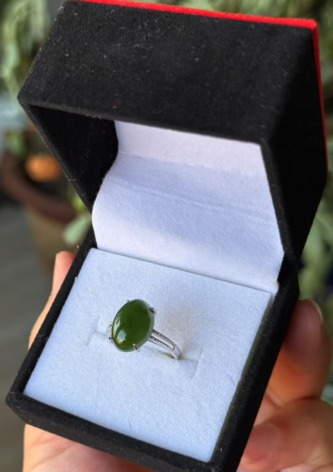Cincin Terbuka Bertahtakan Perak 925 Hetian Jade Jasper 💍Gaya baru dan unik, gioknya hangat dan halus, efek pemakaiannya menarik perhatian ✨Perkiraan ukuran: 14×10㎜ 💫Termasuk ongkos kirim dan pajak