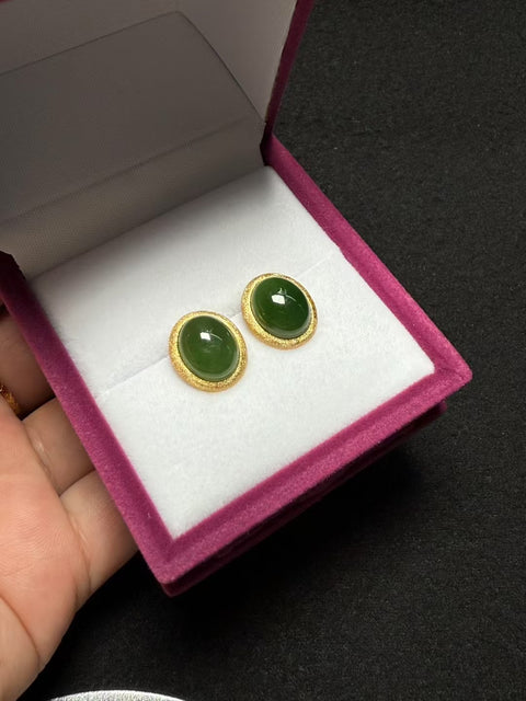 Anting Hetian Jade Jasper "Berbentuk Telur". Gaya yang unik dan baru. Gioknya hangat dan lembut. Efek pemakaiannya memikat. ✨Tataan perak 925 yang disikat. Ukuran: kurang lebih: 11×9㎜💫 Gratis biaya kirim dan pajak