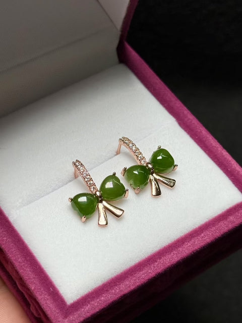 Anting "pita" giok Hetian berlapis perak 925 🎀 berbentuk hati. Kualitas giok murni, pengerjaan indah, sederhana dan elegan. Ukuran keseluruhan: sekitar 18×13㎜ Gratis biaya kirim dan pajak