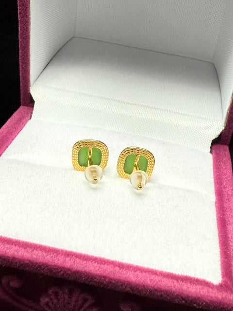 Anting-anting giok Hetian jasper anting persegi Kualitas giok halus, warna hijau zamrud, tatahan perak 925, ukuran sekitar: 6㎜ Bebas biaya kirim dan pajak