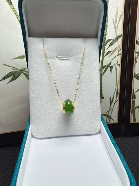 Giok Hetian "Lulutong Lucky Beads" bertatahkan perak 925, berarti perjalanan yang lancar dan sukses, struktur kompak, warna hijau zamrud. Perkiraan ukuran: 14㎜, gratis ongkos kirim dan pajak