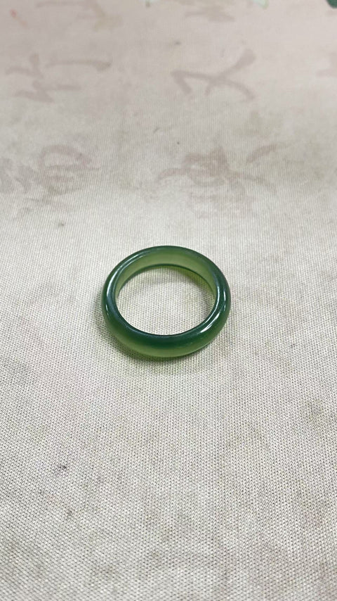 Cincin giok Xiuyan yang indah, ukuran: 22mm, warna hijau muda, cantik dipakai😻, gratis ongkos kirim dan pajak