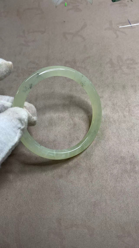 Gelang kecantikan giok Xiuyan dengan dasar es yang indah, diameter 56,5, batu alam terbentuk secara alami, pola acak, termasuk ongkos kirim dan pajak