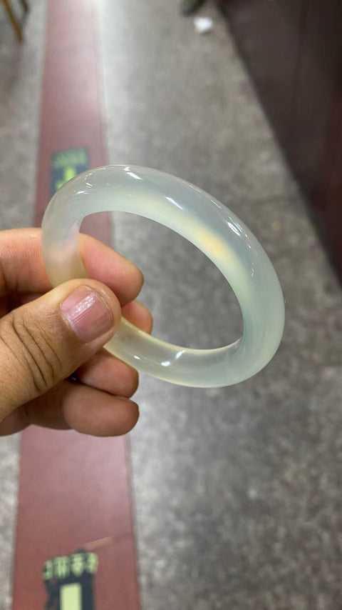 Gelang es giok Xiuyan yang indah, transparan, berpendar, diameter 54,9, lebar sisi 11mm, batu alam terbentuk secara alami, pola acak, gratis ongkir dan bea cukai