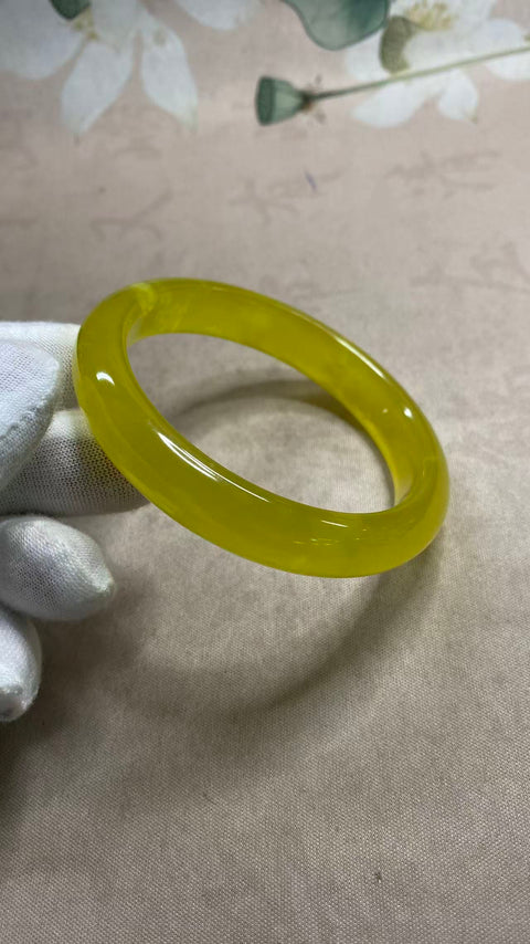 Gelang giok Xiuyan yang indah, bunga emas, emas melambangkan kekayaan, diameter 62,3 mm, lebar sisi 12,8 mm, batu alam terbentuk secara alami, pola acak, termasuk pajak pengiriman