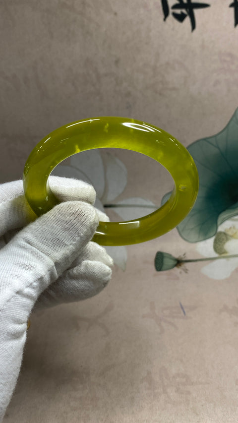 Gelang giok Xiuyan hijau penuh yang sangat indah, giok hijau mengambang, kekayaan seumur hidup, diameter 54,1 mm, lebar tepi 11,7 mm, batu alam terbentuk secara alami, pola acak, termasuk pajak pengiriman