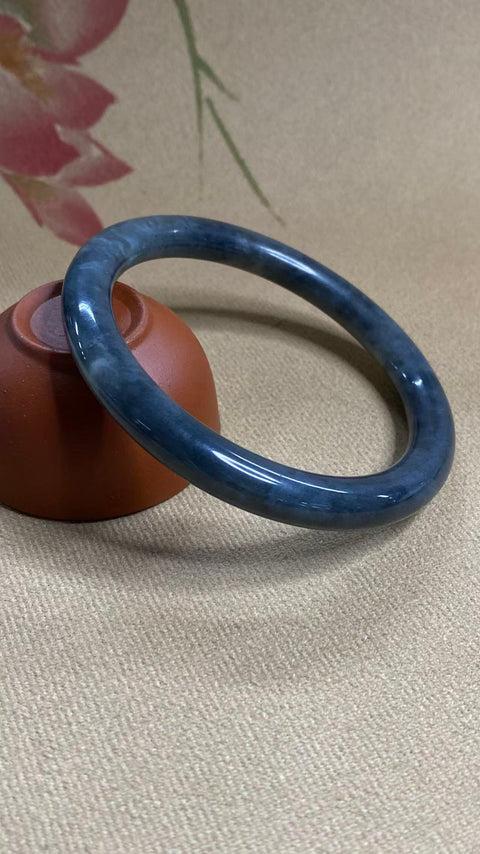 Gelang kecantikan giok Xiuyan warna hitam yang indah, diameter 62mm, lebar tepi 8.5mm, batu alam terbentuk secara alami, pola acak, gratis ongkir dan pajak pengiriman