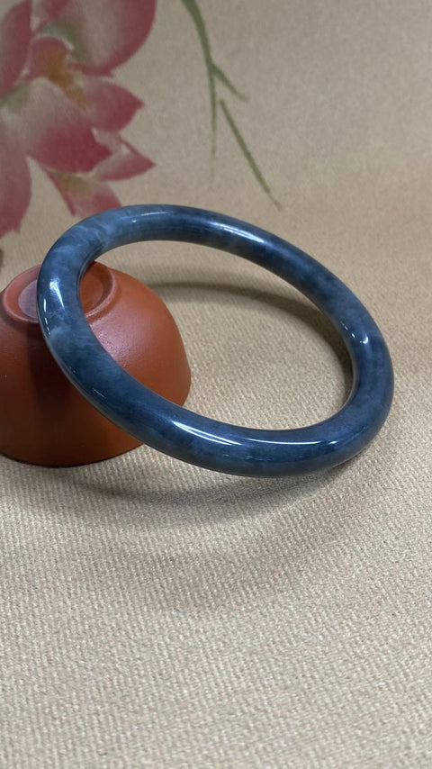 Gelang kecantikan giok Xiuyan warna hitam yang indah, diameter 62mm, lebar tepi 8.5mm, batu alam terbentuk secara alami, pola acak, gratis ongkir dan pajak pengiriman