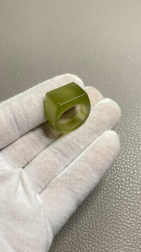 Cincin: Cincin persegi pria Xiu Jade yang indah. Diameter: 17,5 mm, gratis ongkos kirim dan pajak