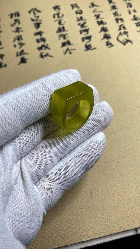 Cincin persegi pria Xiu Jade yang indah. Diameter: 18mm, termasuk ongkos kirim dan pajak