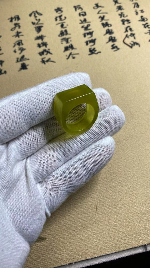 Cincin persegi pria Xiu Jade yang indah. Diameter: 18mm, termasuk ongkos kirim dan pajak