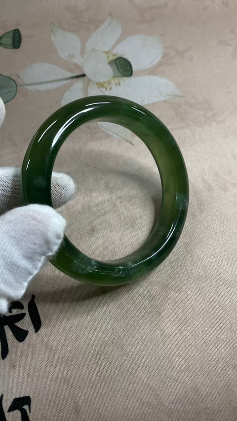 Gelang giok hijau penuh giok Xiuyan yang indah, giok mengambang, kekayaan seumur hidup, diameter 61,3 mm, lebar tepi 13,2 mm, batu alam terbentuk secara alami, polanya acak, termasuk pajak pengiriman