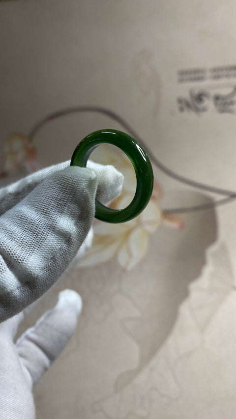 Cincin giok Xiuyan hijau penuh yang indah, diameter 20mm, termasuk biaya pengiriman dan pajak