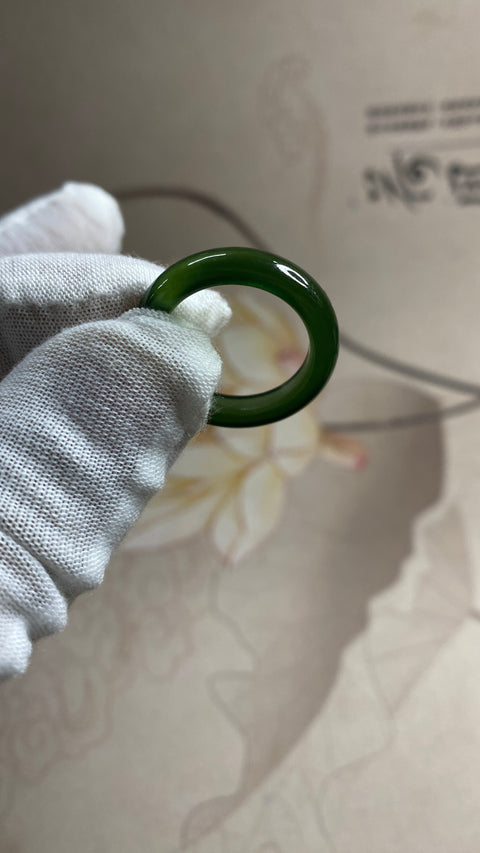 Cincin giok Xiuyan hijau penuh yang indah, diameter 20mm, termasuk biaya pengiriman dan pajak