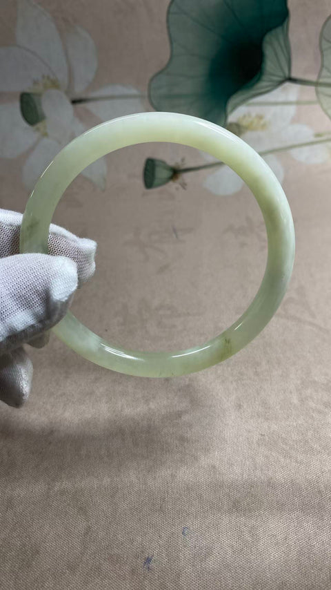 Gelang giok Xiuyan yang indah, diameter 61,4 mm. Terbuat dari batu alam, motif acak. Sudah termasuk ongkos kirim dan pajak