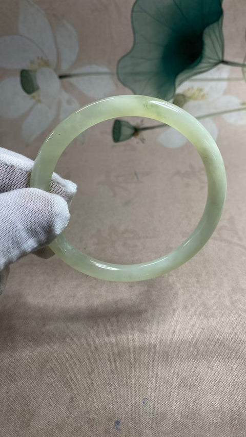 Gelang giok Xiuyan yang indah, diameter 61,4 mm. Terbuat dari batu alam, motif acak. Sudah termasuk ongkos kirim dan pajak