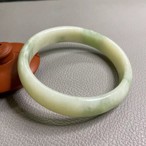 Gelang giok minyak tua yang indah dari giok Xiu alami, diameternya cocok untuk 68,5 mm, lebar samping 15,3 mm, potongan giok semuanya dihasilkan secara alami dengan pola acak, gratis ongkir dan pajak