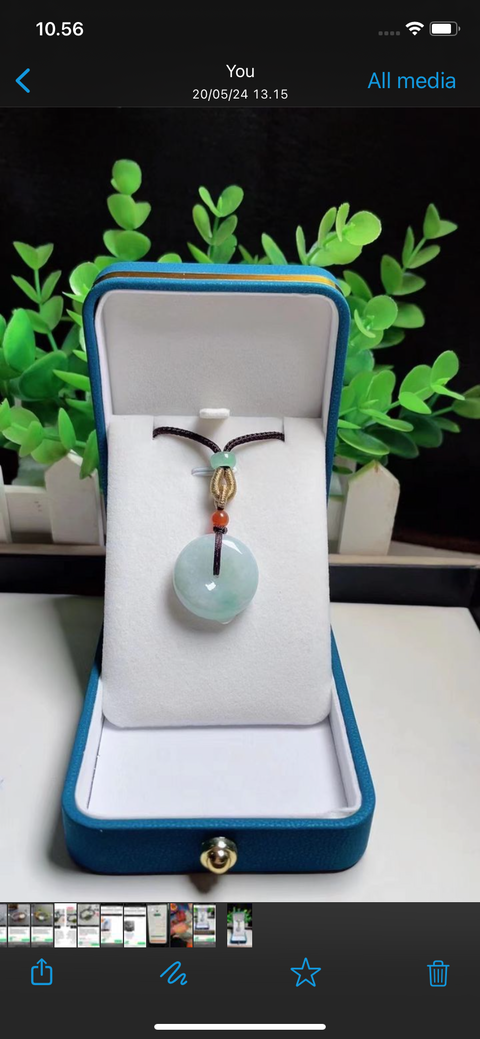 Liontin Perdamaian Giokit Alam Bahan batu giok tua Giokit adalah batu giok hangat yang bersih dan halus Ukuran 2.3 Termasuk ongkos kirim dan pajak