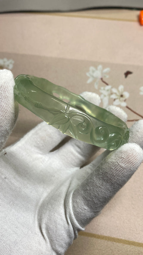 Bambu untuk keamanan: Gelang giok Xiu alami yang diukir dengan indah - terus naik, dengan diameter 63,4 mm dan lebar sisi 13,7 mm. Potongan giok semuanya diproduksi secara alami dengan pola acak. Sudah termasuk pengiriman dan pajak