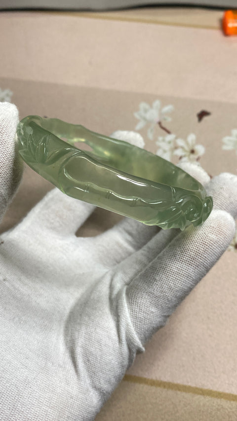 Bambu untuk keamanan: Gelang giok Xiu alami yang diukir dengan indah - terus naik, dengan diameter 63,4 mm dan lebar sisi 13,7 mm. Potongan giok semuanya diproduksi secara alami dengan pola acak. Sudah termasuk pengiriman dan pajak