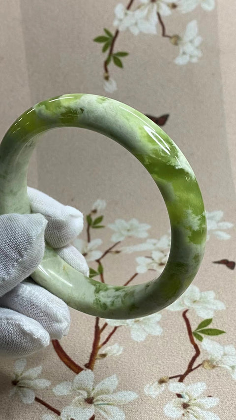 Penutup susu Xiu Jade Qingti yang indah, unik, diameter 60.5 mm, lebar samping 13,3 mm, giok diproduksi secara alami dengan pola acak. Pengiriman dan termasuk pajak