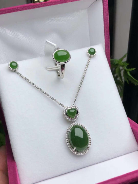 Set 3 potong Hotan Jasper, perak 925 dengan berlian, bertatahkan giok hijau bayam, warna halus, tekstur mulus, gaya bagus, modis dan elegan ~ Sangat terjangkau, bagus untuk diberikan sebagai hadiah dan dipakai sendiri~ Ukuran: 30×15mm kalung, anting 5mm d