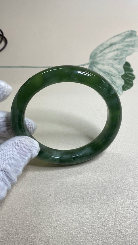 Gelang giok Xiuyan hijau penuh yang sangat indah, penutup susu anggur hijau, diameter 60mm, lebar tepi: 12,4mm, semua barang giok dibuat secara alami dengan pola acak. Termasuk pajak pengiriman