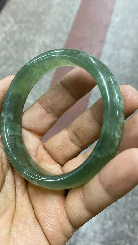 Gelang topi susu hijau Xiuyu yang indah, diameter 62,4 mm, lebar sisi 14,8mm, semua barang giok dibuat secara alami dengan pola acak, termasuk pengiriman dan pajak