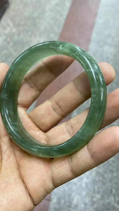 Gelang topi susu hijau Xiuyu yang indah, diameter 62,4 mm, lebar sisi 14,8mm, semua barang giok dibuat secara alami dengan pola acak, termasuk pengiriman dan pajak