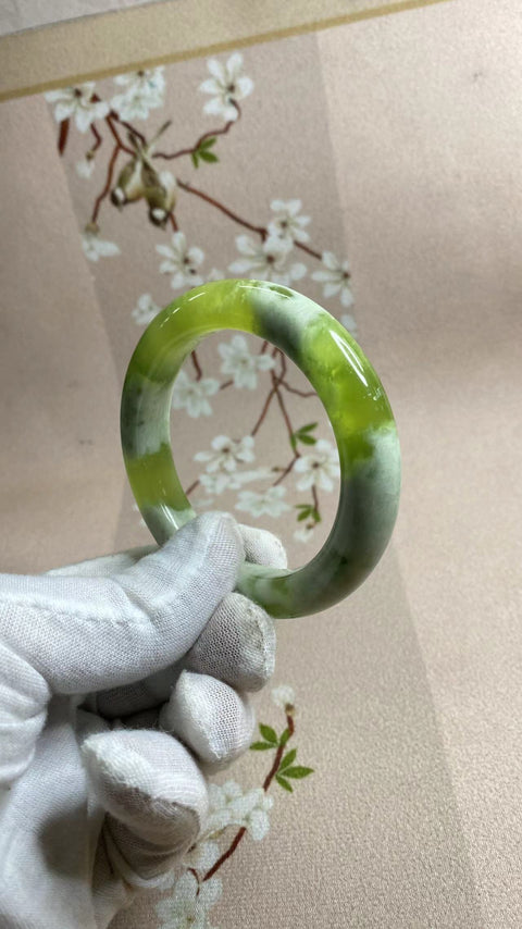 Gelang giok Xiuyan yang indah, tutup susu anggur hijau, penuh kepala air, cantik dipakai🤩, gaya serbaguna, diameter 56,1mm, lebar sisi 11,6mm, semua barang giok dibuat secara alami dengan pola acak, termasuk pengiriman dan pajak