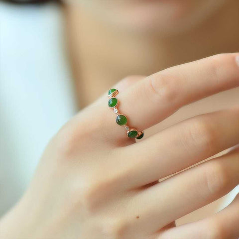 11424-1# Cincin perak sterling S925 bertatahkan giok Hetian (jadeit), 4×4 mm. Semua batu terbentuk secara alami Gratis ongkos kirim dan pajak