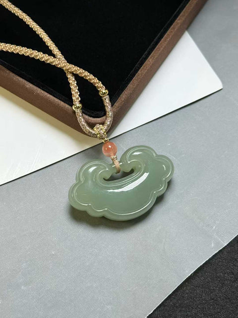 Gembok Ruyi giok Hetian ini melambangkan kekayaan dan keberuntungan. Berukuran sekitar 42×26×12mm. Gratis ongkos kirim dan pajak