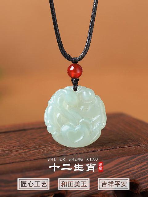 Liontin hewan zodiak dari giok Hetian, berukuran sekitar 21x21mm panjang dan lebar, termasuk ongkos kirim dan pajak.