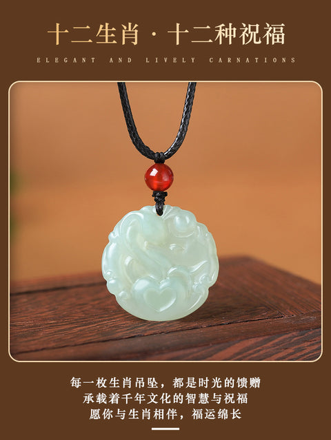 Liontin hewan zodiak dari giok Hetian, berukuran sekitar 21x21mm panjang dan lebar, termasuk ongkos kirim dan pajak.