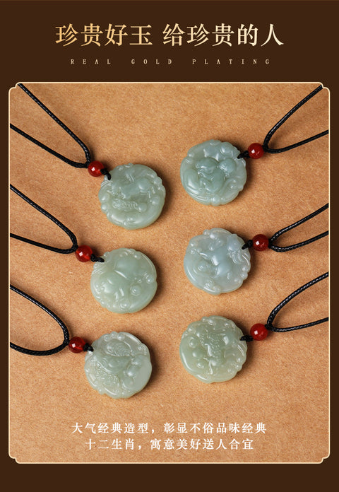 Liontin hewan zodiak dari giok Hetian, berukuran sekitar 21x21mm panjang dan lebar, termasuk ongkos kirim dan pajak.