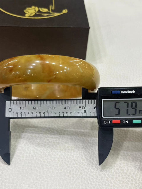 Gelang giok bunga Xiuyu memiliki diameter 57.9mm, Sudah termasuk ongkos kirim dan pajak. Item giok semuanya diproduksi secara alami dengan pola acak