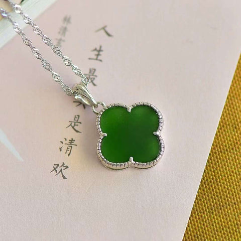 Baru! Liontin Hotan Jade Jasper "Clover" bertatahkan perak 925🍀🍀Gayanya baru dan unik, elegan dan halus, kualitas batu gioknya hangat dan halus, efek pemakaiannya menarik perhatian dan menarik sinar matahari✨💫 Ukuran: 16×4㎜ Gratis Pengiriman dan pajak