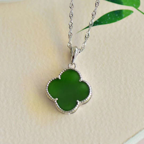 Baru! Liontin Hotan Jade Jasper "Clover" bertatahkan perak 925🍀🍀Gayanya baru dan unik, elegan dan halus, kualitas batu gioknya hangat dan halus, efek pemakaiannya menarik perhatian dan menarik sinar matahari✨💫 Ukuran: 16×4㎜ Gratis Pengiriman dan pajak