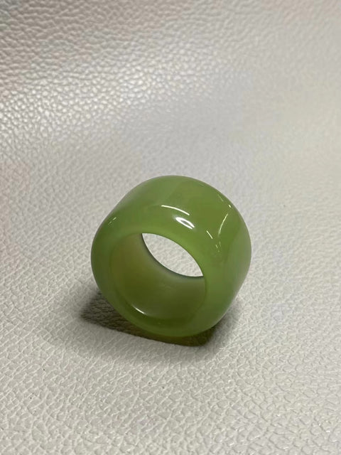 Pemicu Giok Alami Ukuran 22.8 * 20.4mm Giok bersih, halus dan hangat Termasuk ongkos kirim dan pajak.