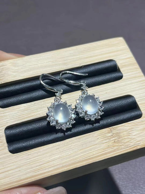 Anting Giok Alami dengan pengaturan perak 925 Ukuran 10 * 8mm Giok bersih dan halus Termasuk ongkos kirim dan pajak.