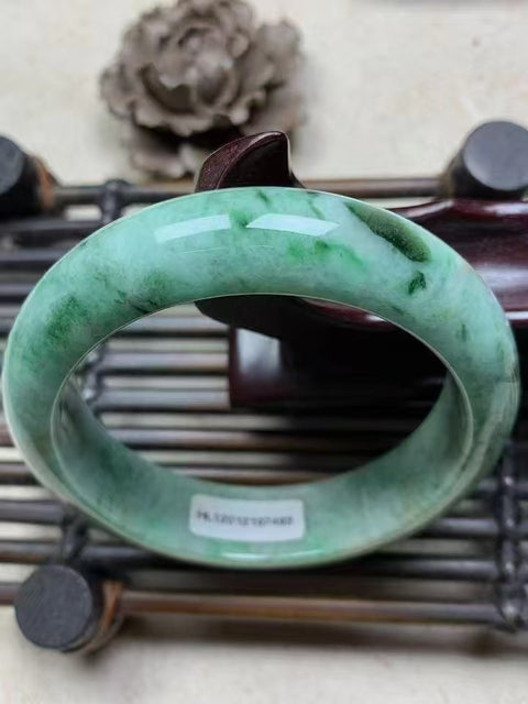 Gelang barang dari batu giok alami Ukuran 55-57mm Ukuran 56.2mm Tebal 8.6mm Batu giok semuanya terjadi secara alami Pola acak termasuk pajak pengiriman