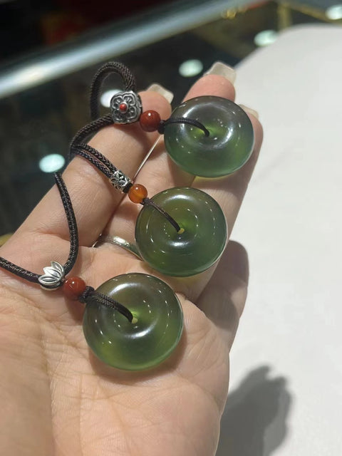Liontin Perdamaian Giok Alami Ukuran 25mm Gaya sederhana dan elegan Giok bersih dan halus Termasuk ongkos kirim dan pajak.
