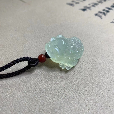 Giok Giok Cui Giok Emas Liontin Cui Giok bersih, halus dan hangat Ukuran 33 * 28mm Sudah termasuk pajak pengiriman.