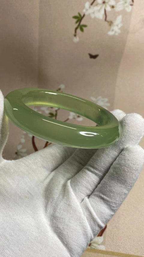 Gelang Hijau Es Giok Cui Giok Alami Ukuran 56-58mm Ukuran 57.1mm Lebar Samping 12.4mm & nbsp; Giok adalah semua pola yang terjadi secara alami secara acak