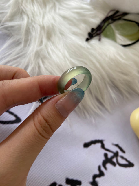 Cincin Pelek Lebar Giok Cui Giok alami bersih, halus dan hangat Ukuran 17.7mm Harga Mendesis Sudah termasuk ongkos kirim dan pajak.