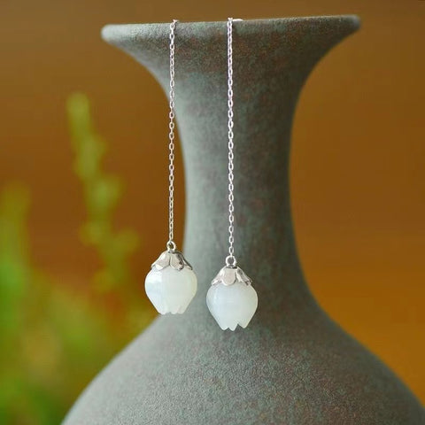 Anting-Anting Mawar Giok Hetian Alami 2012 yang terbuat dari 925 Perak; Gioknya bersih, halus dan hangat, serta gayanya yang indah dan apik.