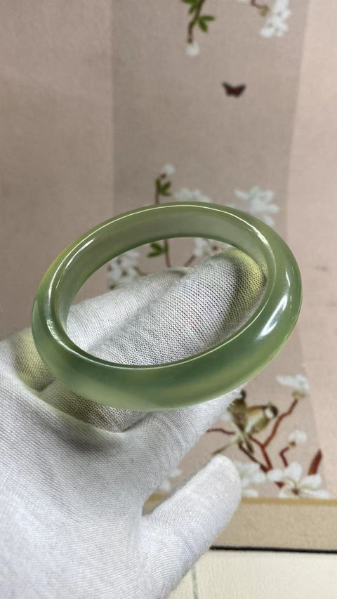 Gelang Hijau Es Giok Cui Giok Alami Ukuran 52-53mm Ukuran 53.5mm Lebar Sisi 11.1mm Giok terjadi secara alami Pola acak Pengiriman dan pajak sudah termasuk.