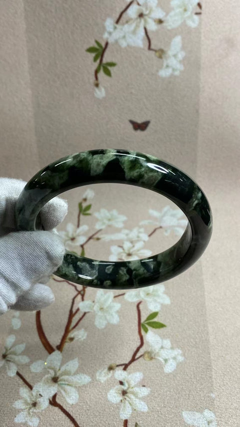 Gelang Giok Cui Giok Tua Ukuran 59-61mm Ukuran 60.2mm Lebar Sisi 13mm Giok semuanya terjadi secara alami Pola acak & sudah termasuk pajak pengiriman