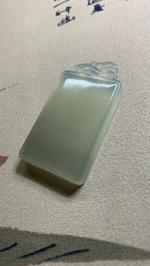 Plakat Perdamaian dan Keamanan Gradien Es Cui Jade Abu-abu Alami Ukuran 65 * 35mm Jade halus dan hangat Termasuk pengiriman dan pajak.