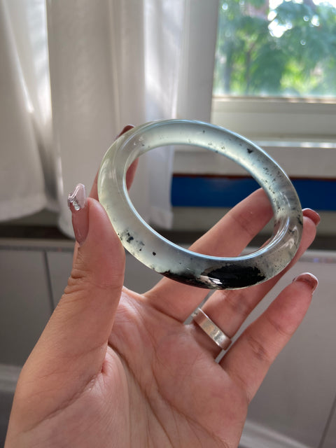 Gelang Tinta Giok Cui Giok Alami Ukuran 60.2mm Gioknya bagus dan hangat Gioknya terbentuk secara alami Pola-polanya acak Sudah termasuk pajak pengiriman